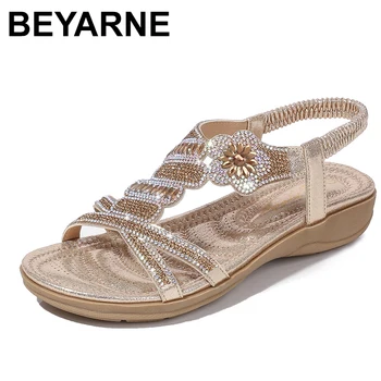 BEYARNE الأزياء الصنادل عارضة أحذية الأوتاد طرف الماس المصارع الصيف الأحذية الفتيات الكعب المنخفض Sandalias المرأة الأنثوية