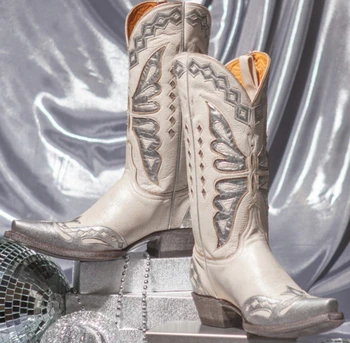 أنثى الغربية الأحذية حجر الراين تصميم الحذاء الفضي بلينغ امرأة أشار اصبع القدم Med العجل أحذية النساء العلامة التجارية الجديدة أزياء شعبية 2021