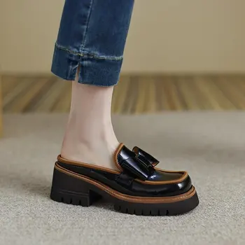 الأحذية النسائية أحذية صيف 2022 منصة جديدة جلدية سميكة الوحيد اصبع القدم مربع روما حافر الكعب المنخفض الشرائح النسيج المطاط البغال Sli